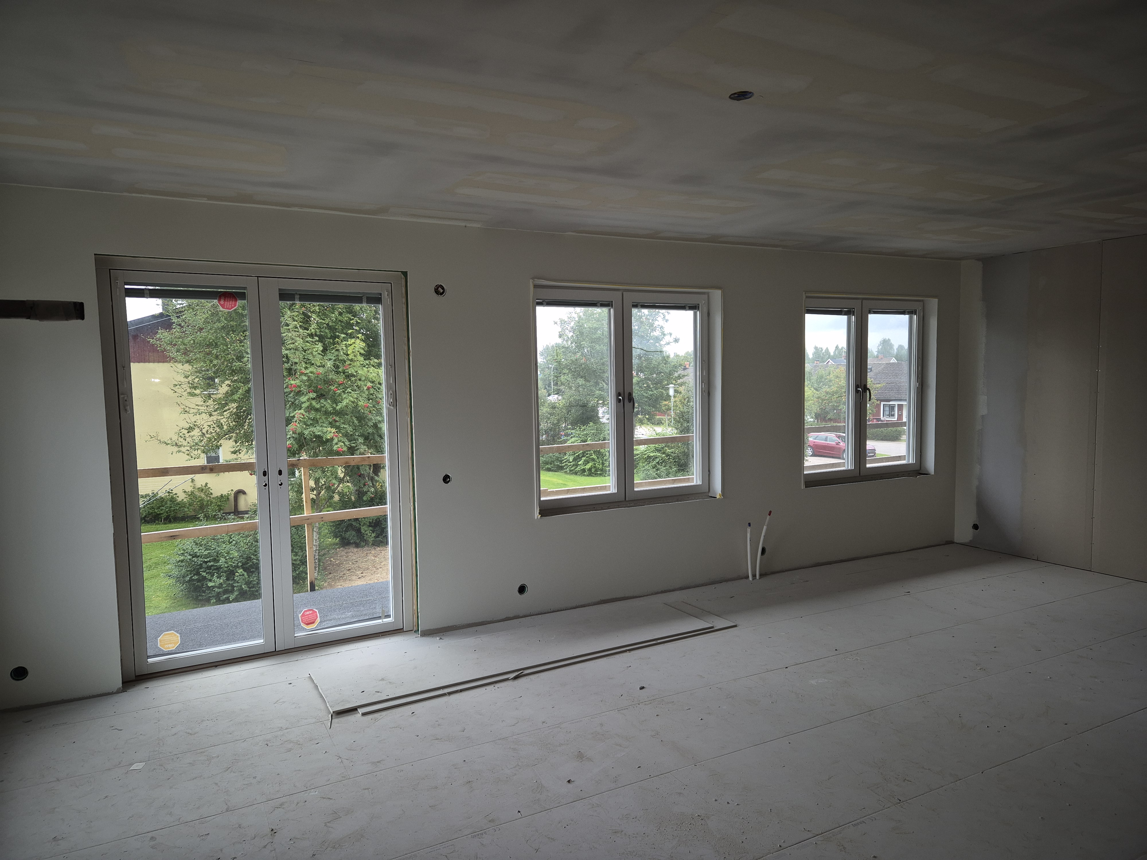 En bild på nyproduktion 250829 vardagsrum/kök